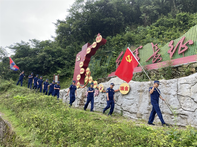 重走红军长征路.jpg