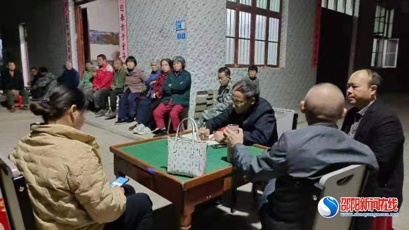 洞口县花园镇黄金村：夜访民调暖人心