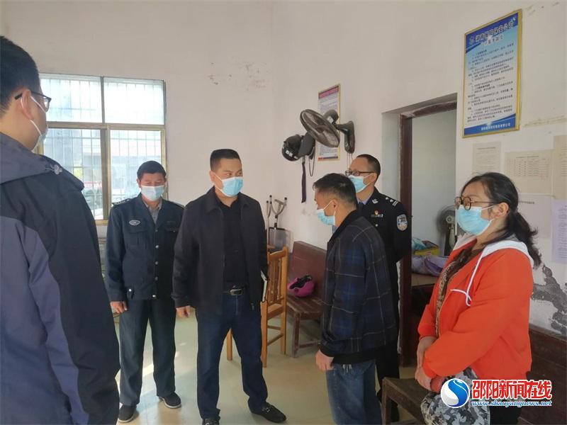 隆回县荷香桥镇开展疫情防控、未成年人保护和消防安全联合检查