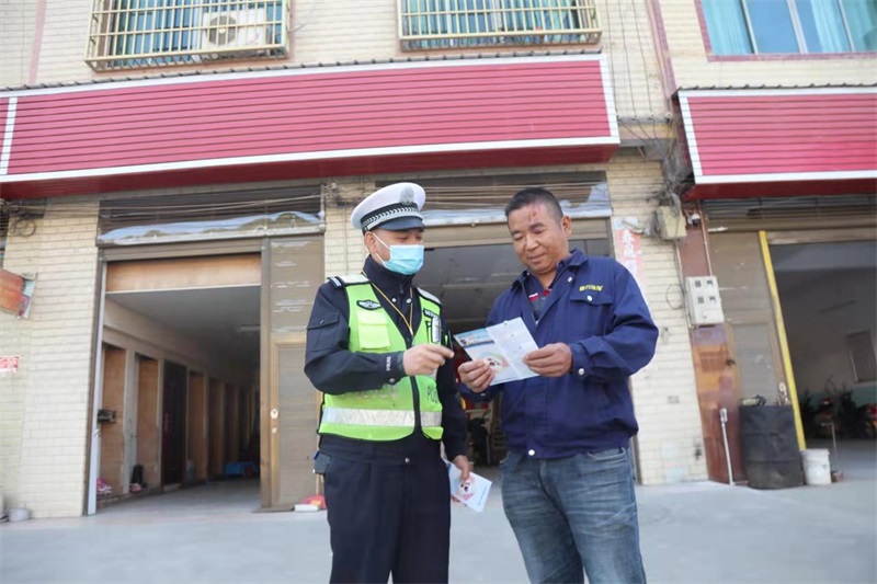 【护航二十大】隆回交警开展交通安全宣传进农村