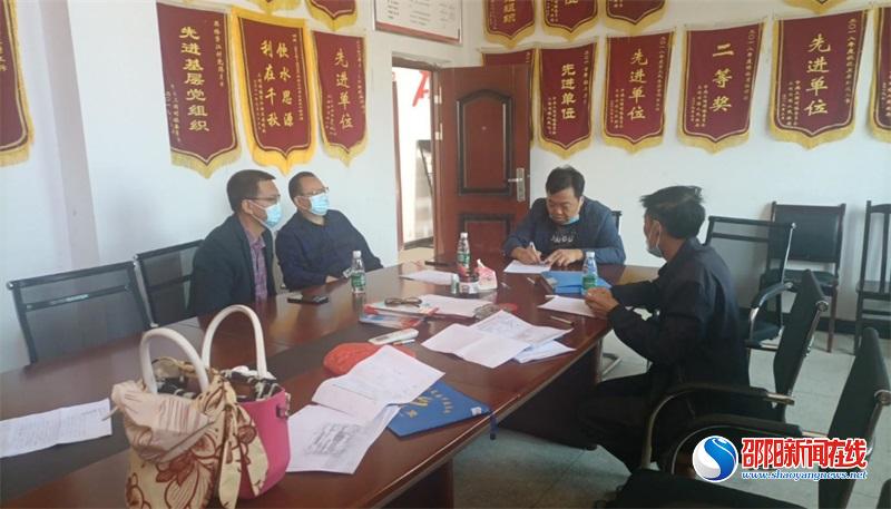 隆回县政协副主席到三阁司镇检查指导疫情防控工作