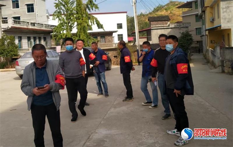 隆回县三阁司镇三阁司社区开展治安联防义务巡逻活动