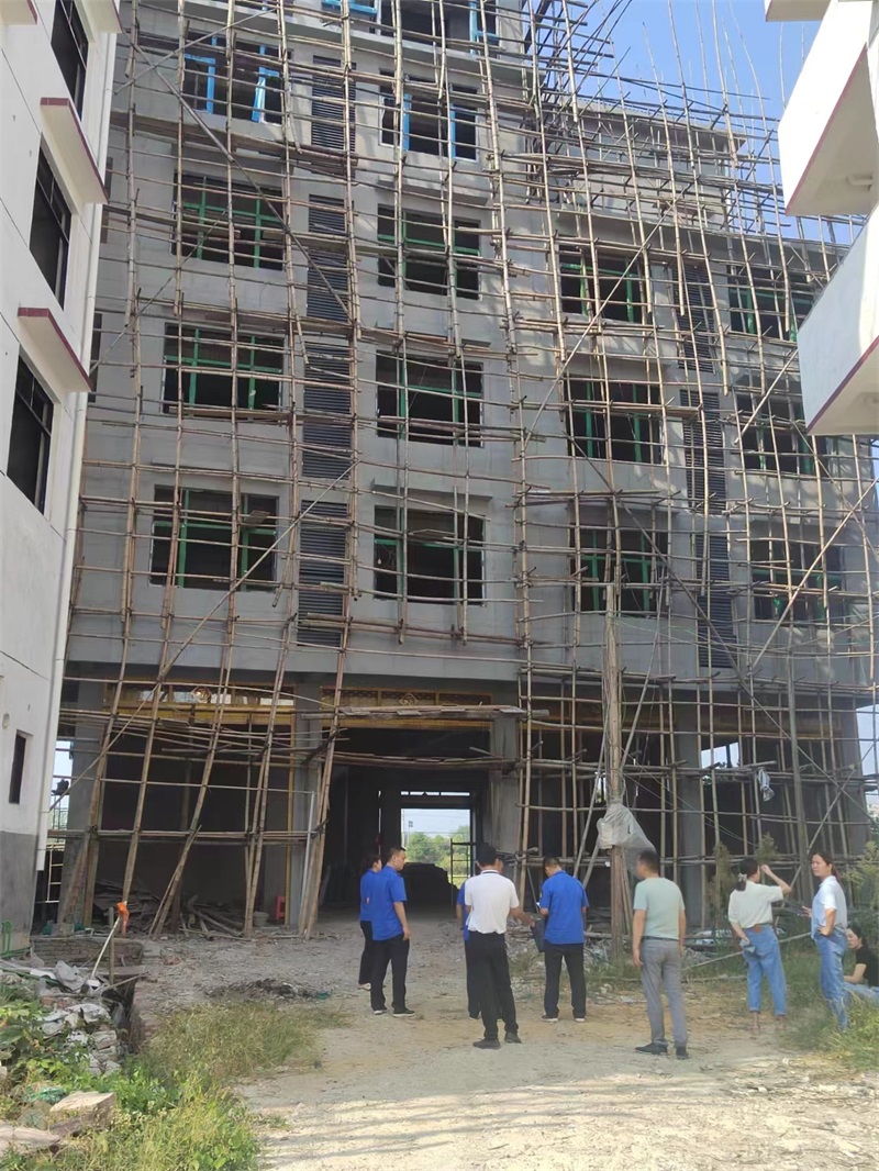 洞口县花古街道开展自建房竹木脚手架专项整治行动