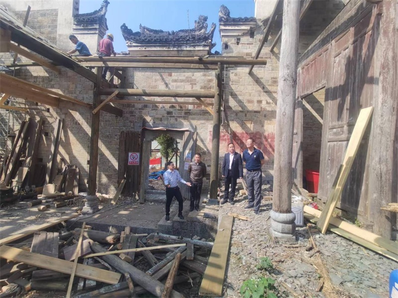 县人大常委会领导到洞口县杨林镇督导检查古建筑消防安全工作