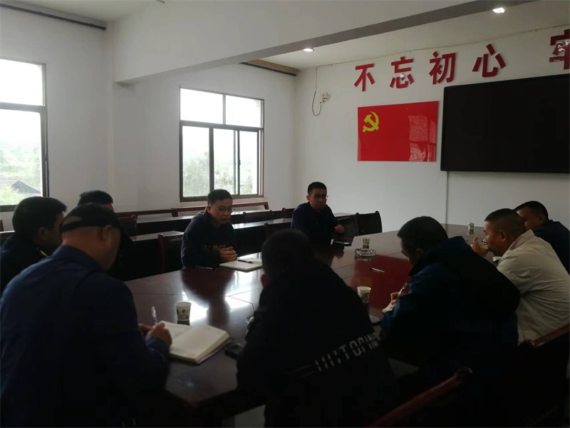 洞口县月溪镇召开交通顽瘴痼疾整治讨论会