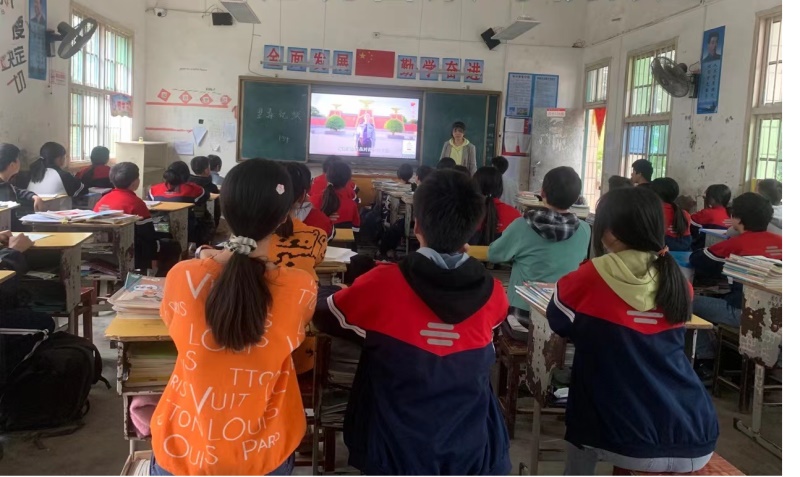 洞口县江口镇中学开展禁毒知识主题班会