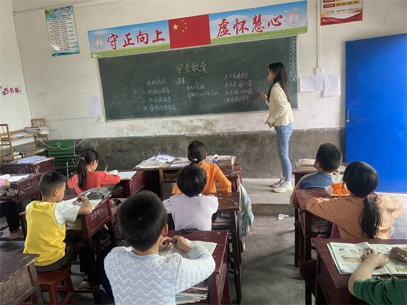 洞口县莲荷小学展开“保护自己，勇敢说不”防性侵专题教育活动