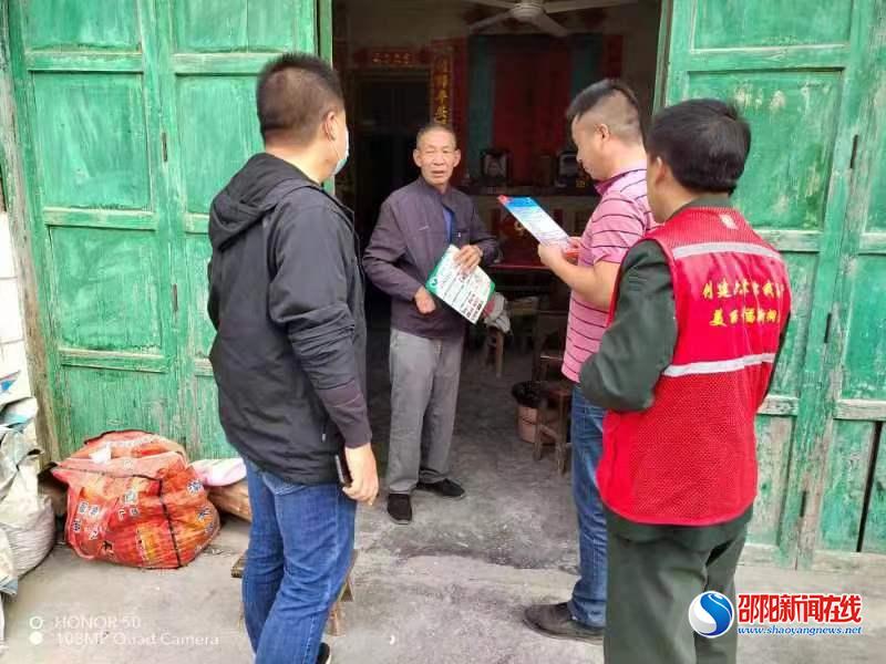 洞口县桐山乡：开展禁毒宣传进村组“敲门行动”