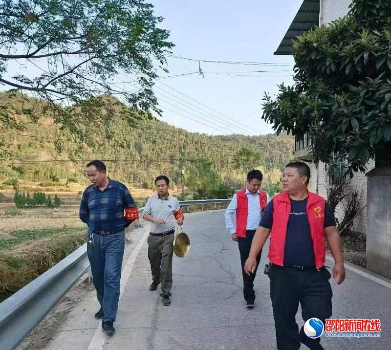 洞口县杨林镇山下村：疫情防控不放松，森林防火抓得紧
