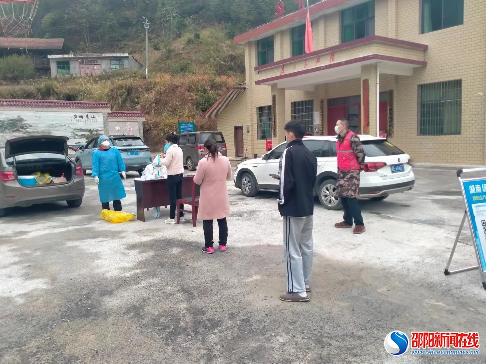 同心共抗疫—洞口县科工局“家属档”志愿者活跃在防疫一线