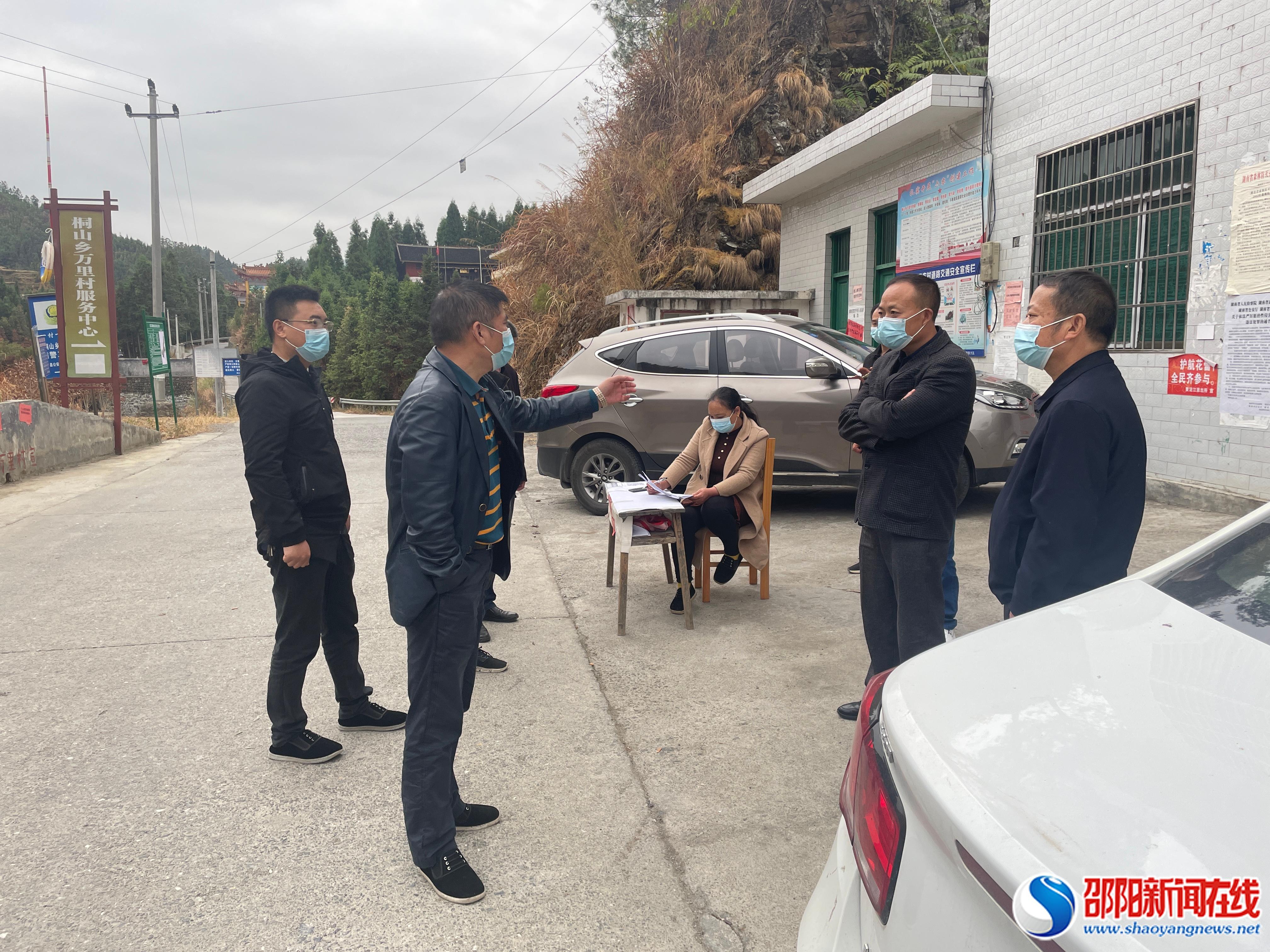 洞口县桐山乡万里村开展自建房安全排查“回头看”专项整治行动