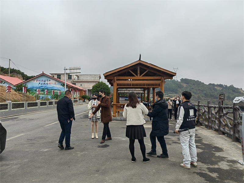 新宁县崀山脐橙产业路成网红路