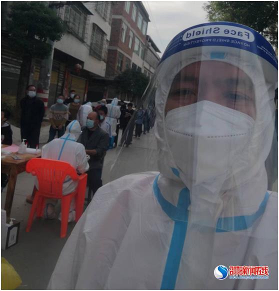 “党徽闪耀 抗疫有我”