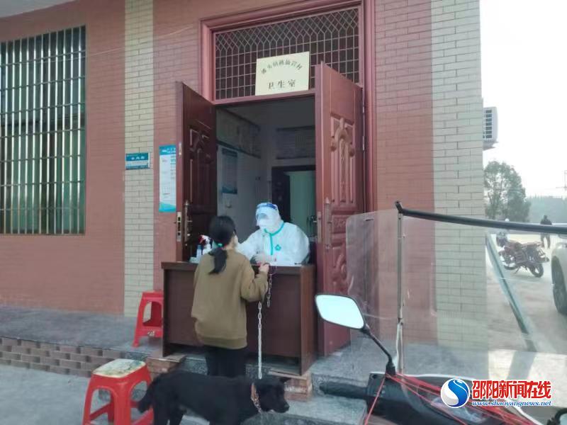隆回自然资源局驻滩头桃仙岩工作队：抗“疫”一线显担当 