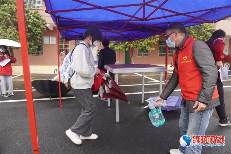 隆回县桃花坪中学召开复学工作部署会议