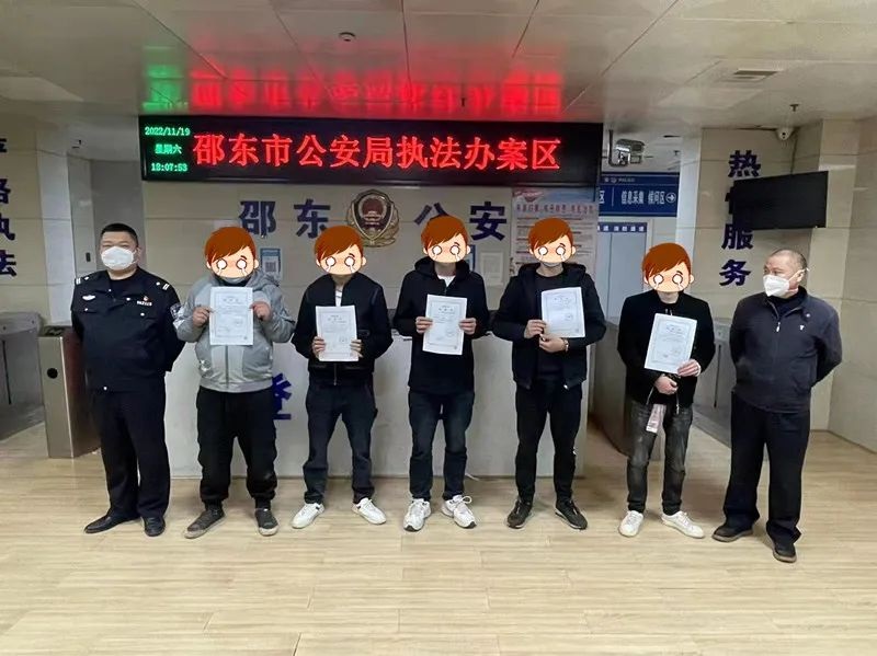5名男子不顾触电危险，专偷变压器铜芯、电线，邵东公安快速侦破