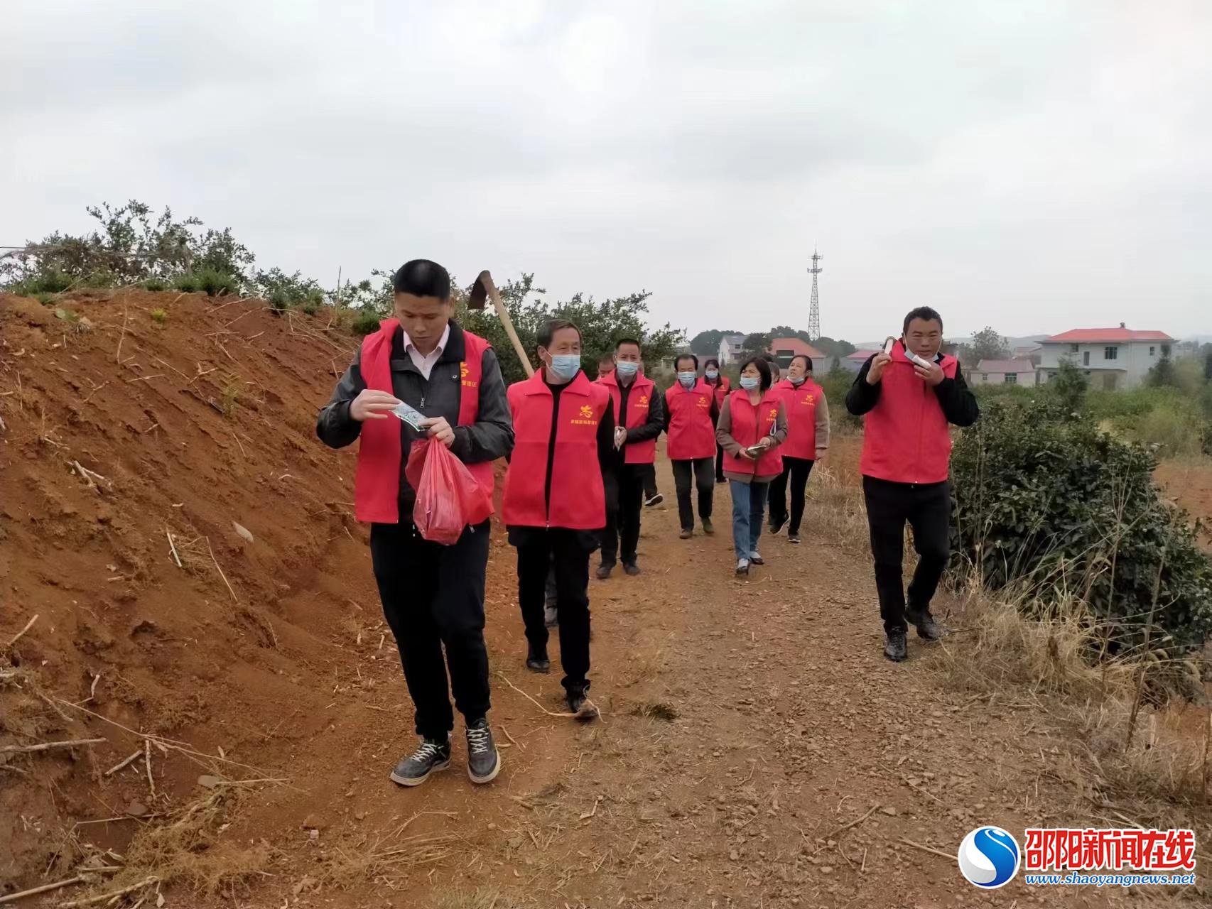 洞口县八角山社区：党员带头学习 复耕复种 用实际行动践行党的二十大精神