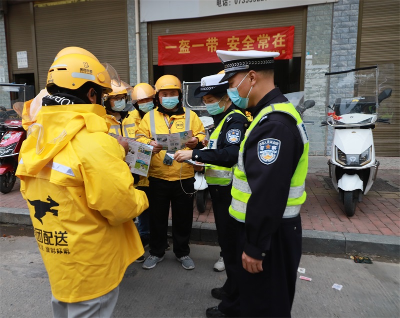 新邵交警走进外卖行业为骑手安全“充电”