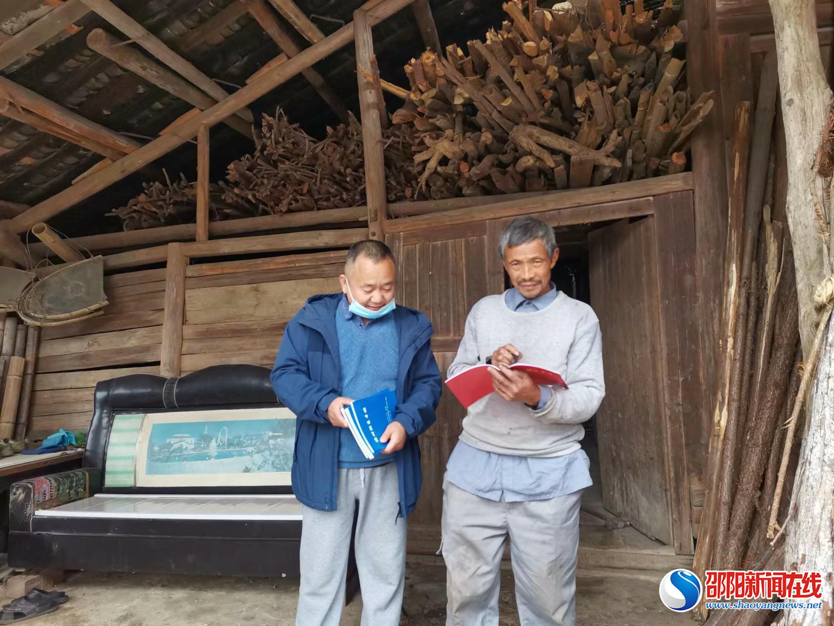 洞口县月溪镇管竹村工作队：一手抓疫情防控，一手抓自建房安全