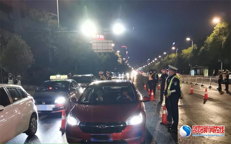 邵东交警扎实推进冬季公路交通安全区域整治行动