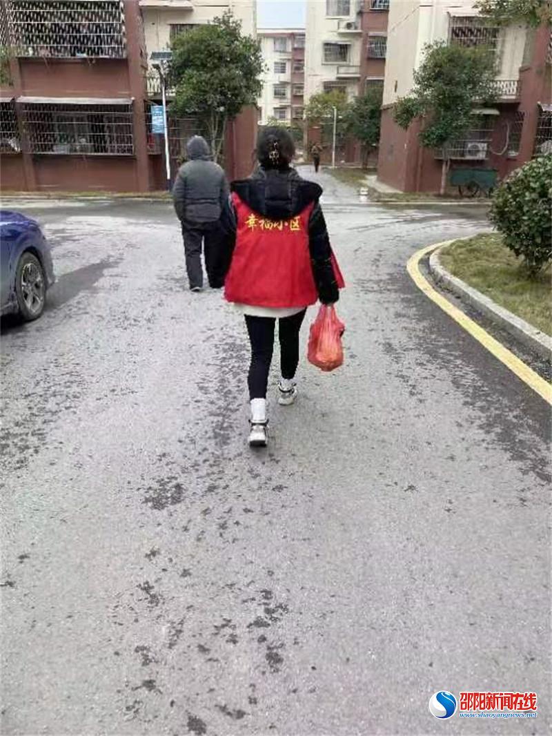 洞口县花古街道幸福小区：送菜上门 打通易地扶贫搬迁服务群众