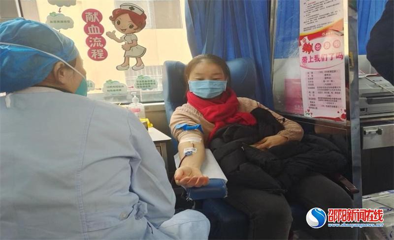 奉献爱心热血 点亮生命之光——洞口县职业中专学校组织教职员工参加无偿献血活动