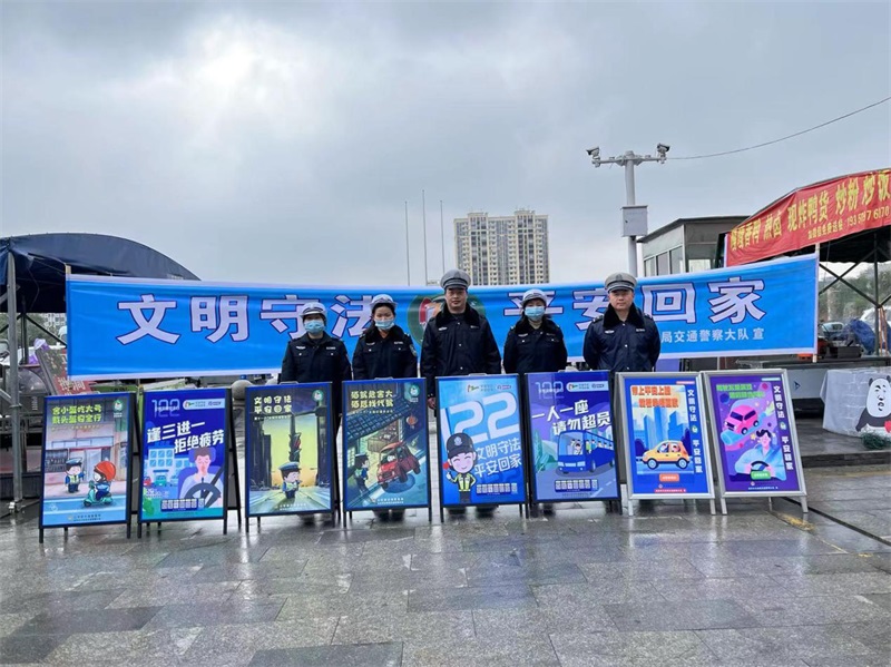 武冈交警开展122全国交通安全日宣传活动