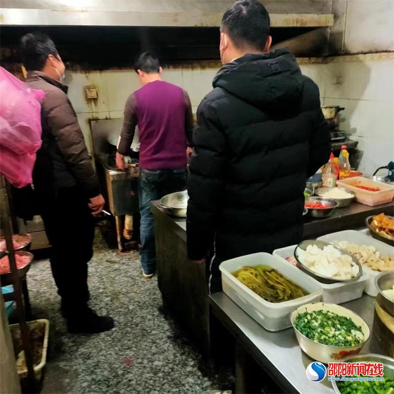 洞口县醪田镇：开展餐饮单位环保检查