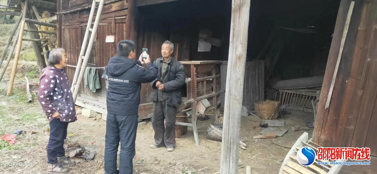 新宁县：黄金瑶族乡退役军人服务站上门服务暖人心