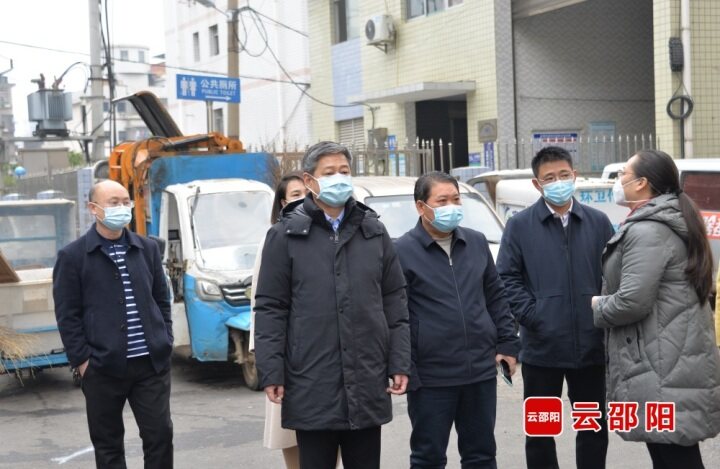 严华在大祥区暗访督导全国文明城市创建和冬季爱国卫生运动集中行动工作
