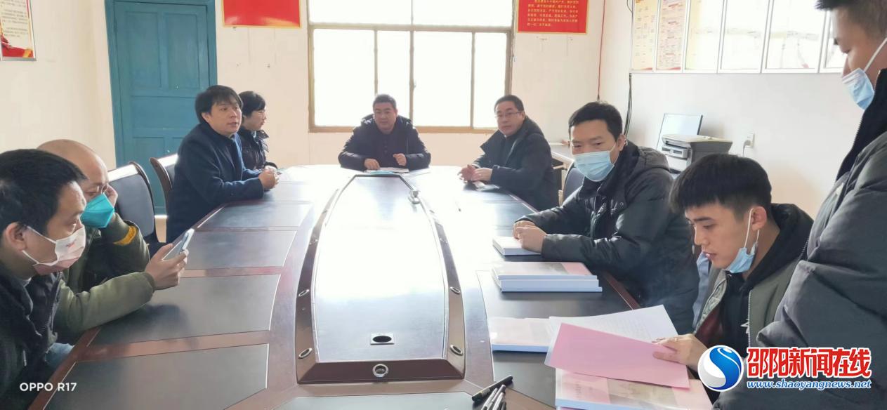新宁县黄金瑶族乡党委书记深入校园调研平安建设工作