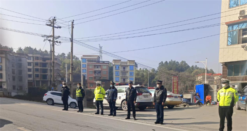 隆回县三阁司镇深入开展道路交通安全巡查活动