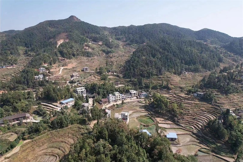 隆回县罗洪镇：无人机升空守护一方碧水蓝天