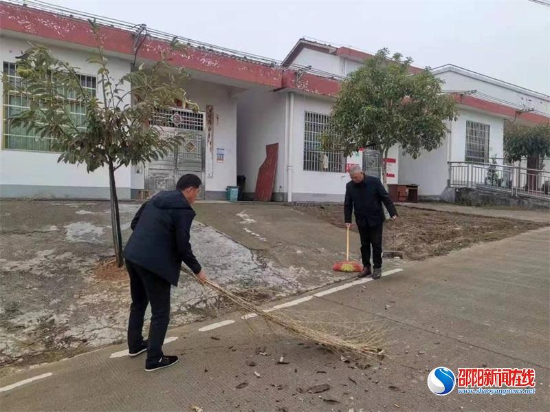 洞口县花园镇：开展集中安置点环境卫生整治行动