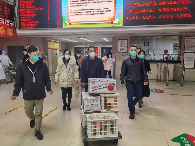 邵阳市中西医结合医院院领导一行走访慰问坚守一线的医务人员
