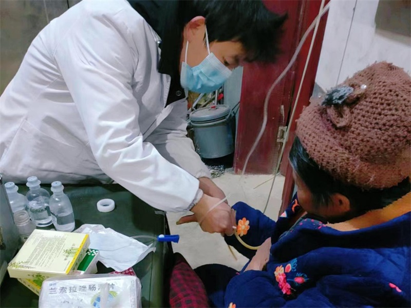 邵东市斫曹乡家医送医送药进家门 走亲更走心