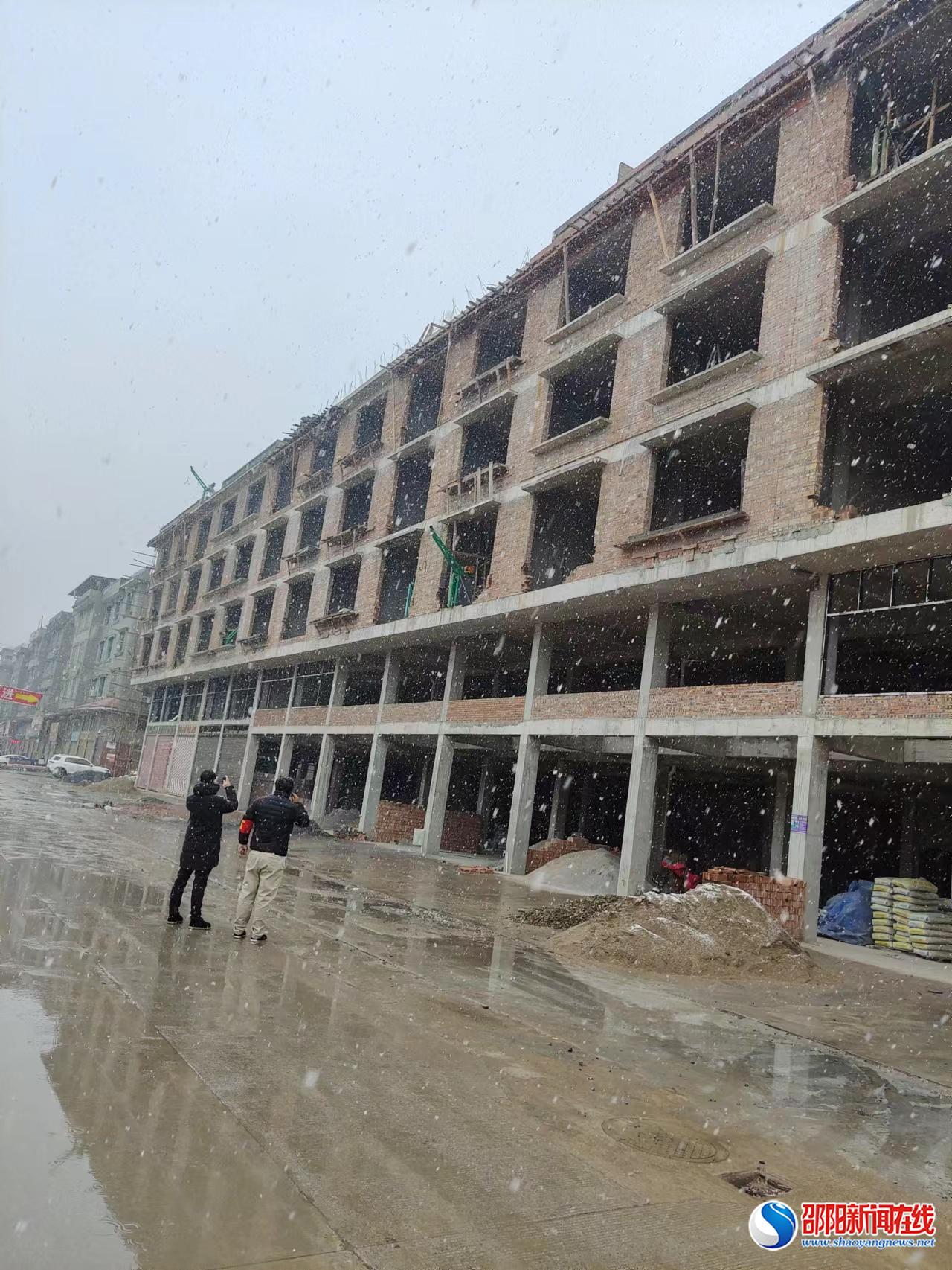 洞口县石江镇开展雨雪冰冻期间自建房安全隐患排查整治工作