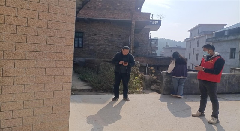 隆回县三阁司镇：“敲门行动”保平安，“为民服务”零距离