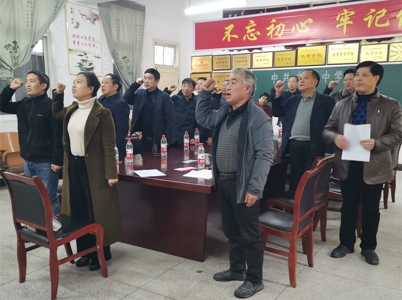 隆回县东方中学深入学习贯彻党的二十大精神