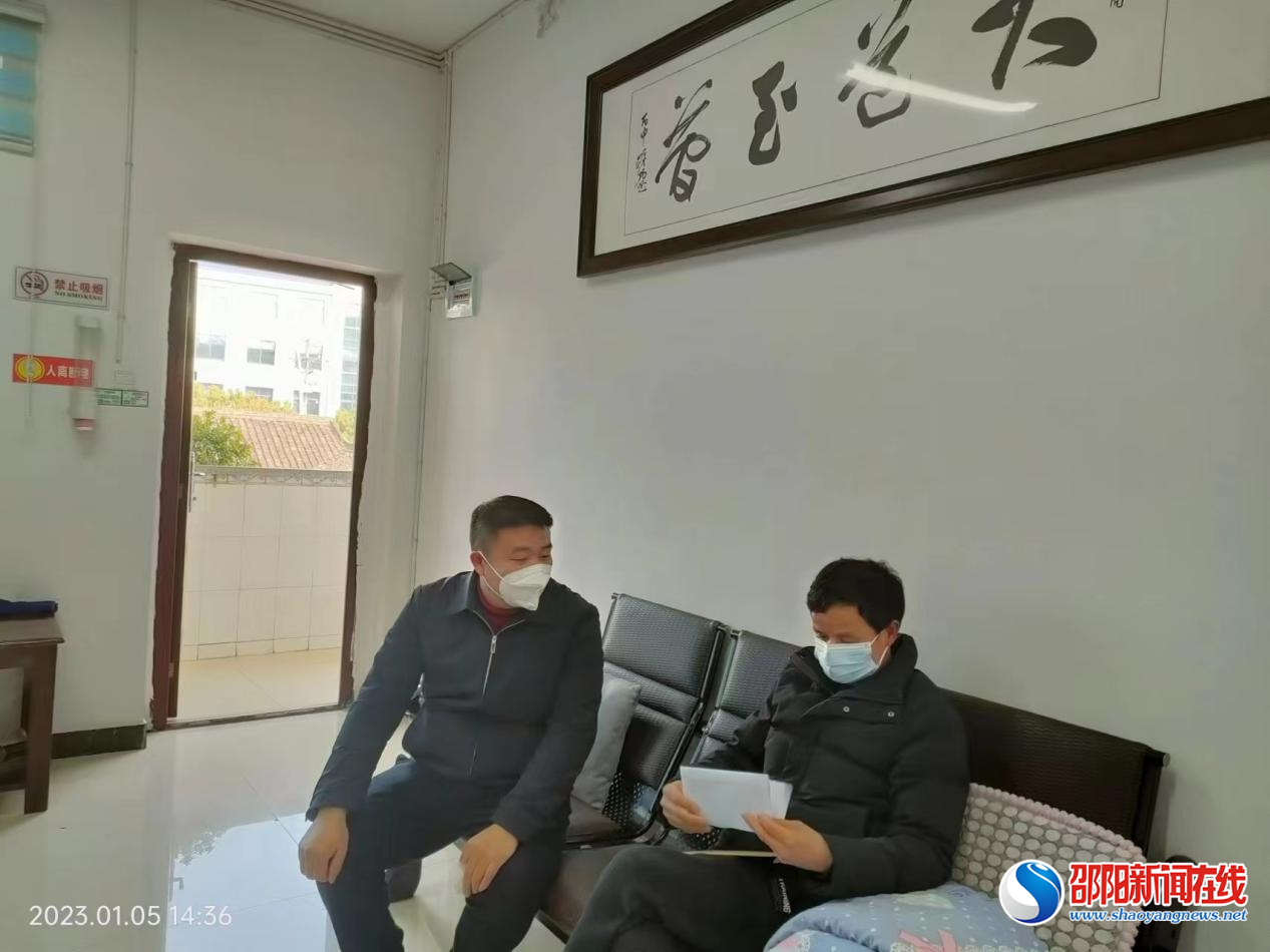 新宁县：暖心慰问县公路建设养护中心专家人才