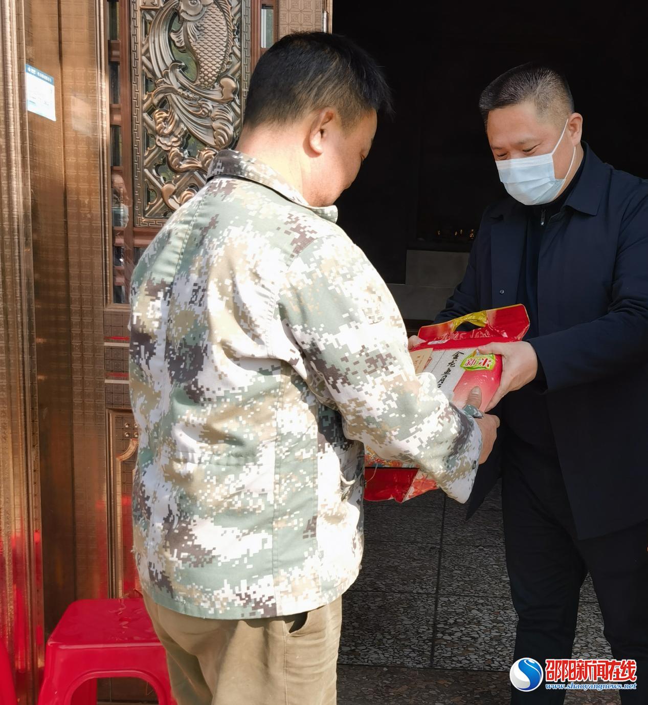 洞口农商银行：驻村帮扶暖民心