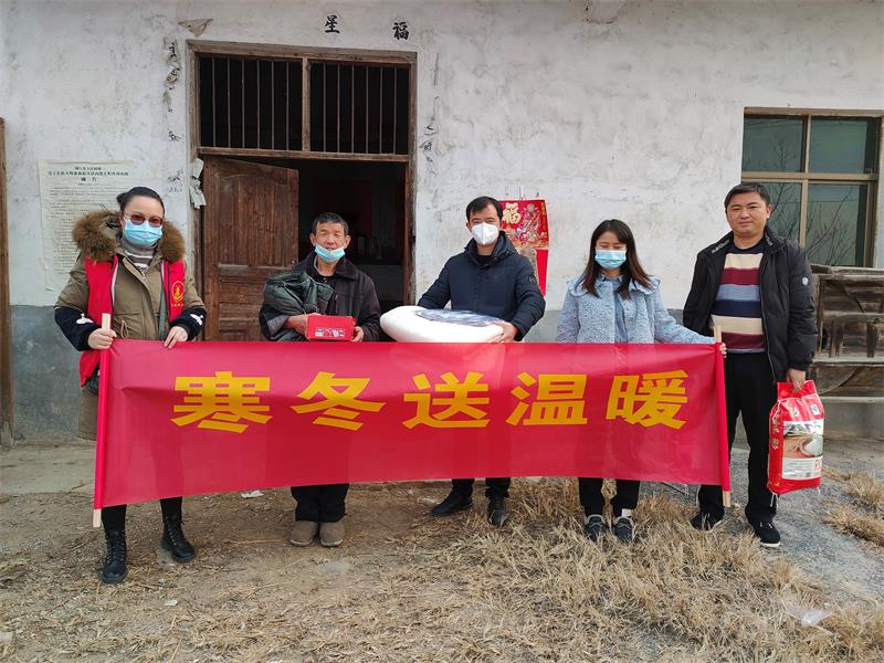 洞口县水东镇：寒冬送温暖，关怀显真情