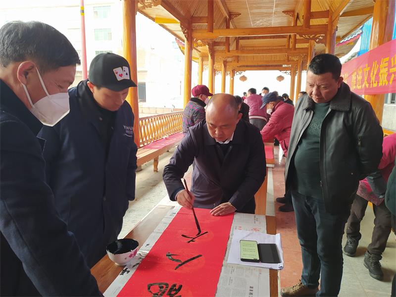 洞口县石江镇：翰墨写真情，寒冬送温暖
