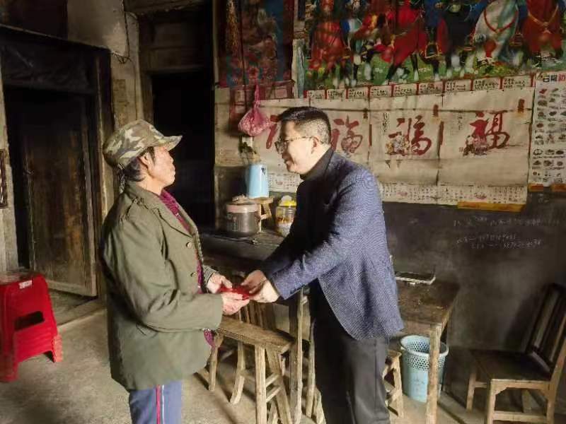 洞口县委办开展新春走访慰问活动