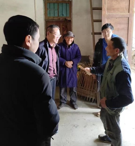 洞口县：春节访民情，温情暖杨林