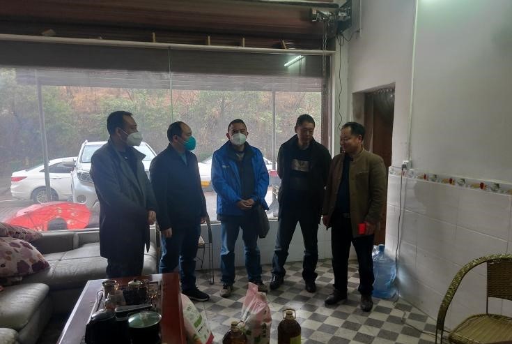 洞口县道路运输服务中心对货车司机开展“送温暖”走访慰问活动