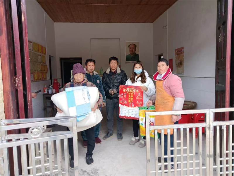 洞口县渣坪乡开展“幸福敲门，安全到家”活动