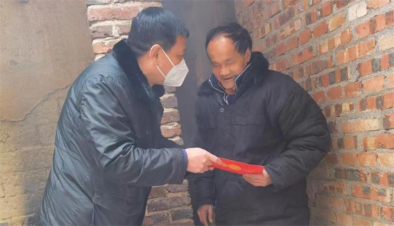 杨红晖到邵东市杨桥镇走访慰问困难群众