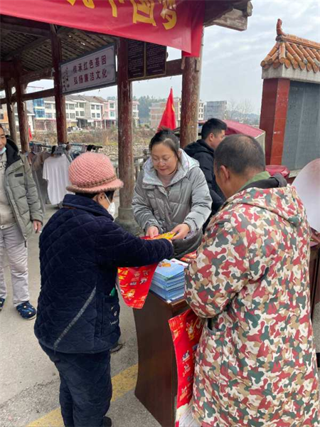 洞口县花园镇深入推进“幸福敲门”活动  