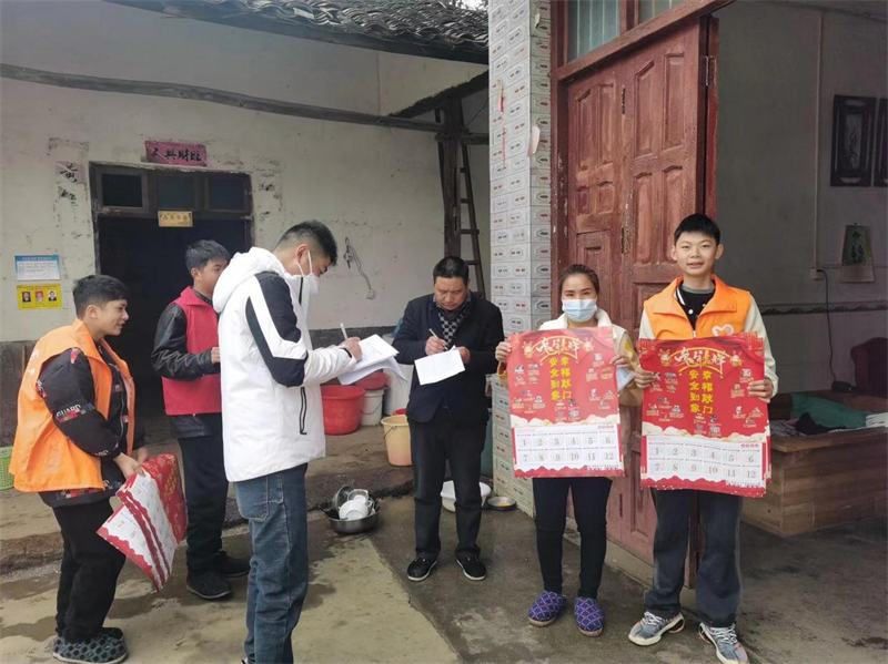 洞口县茶铺茶场管理区开展“幸福敲门，安全到家”行动